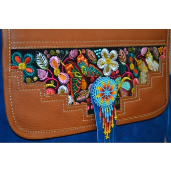 Torebka ze skóry etno w niebieskim kolorze  z koralikami mullo .